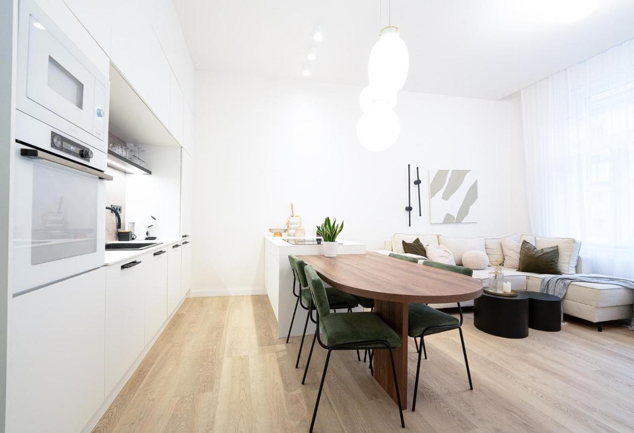 Modern 5 Min Wenceslas Square Apartment, Praga