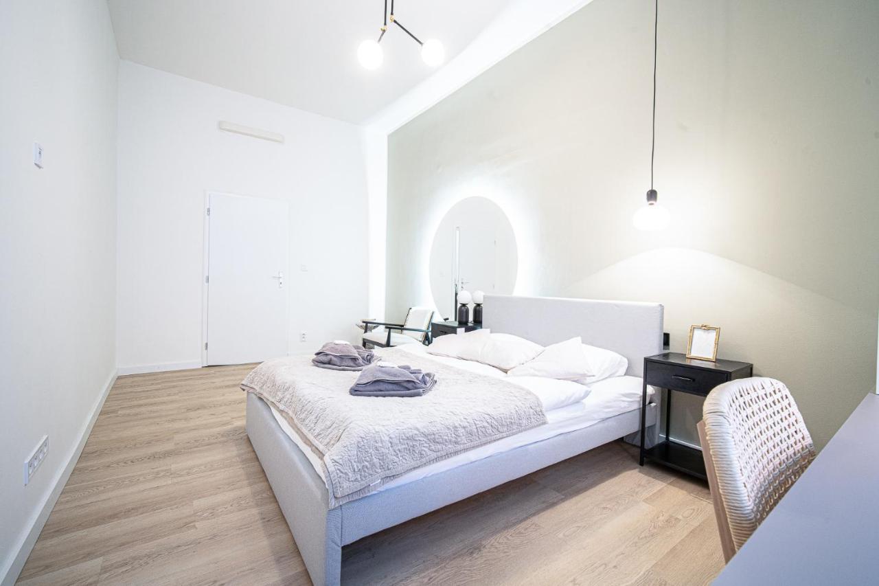 Modern 5 Min Wenceslas Square Apartment, * Praga